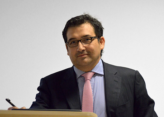 Dr. Alonso Peña